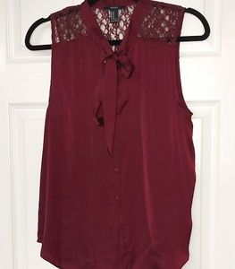💋Forever 21 Sleeveless Tie Neck Button Blouse💋